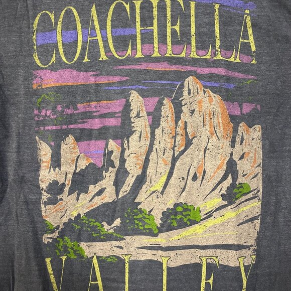 Coachella Valley Vintage-Style Graphic Design T-Shirt Medium - Picture 2 of 4